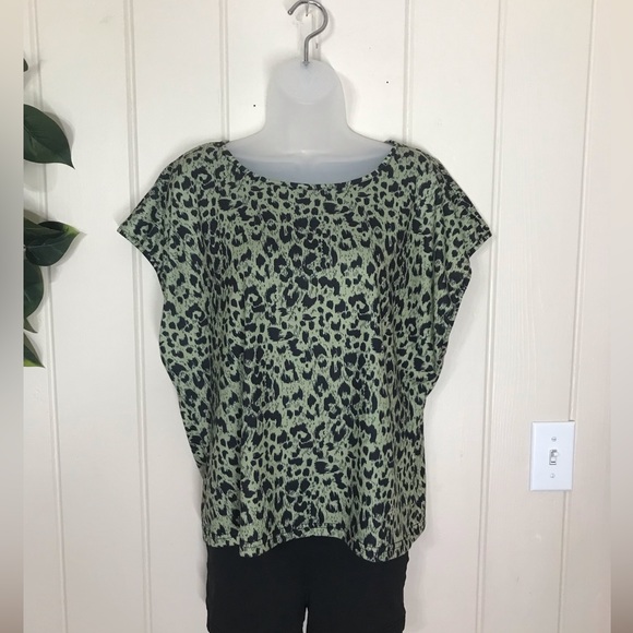 Shein Animal Print Sleeveless Top Blouse 
Large 12 - 14 Soft & Comfy Stretch - Picture 3 of 11